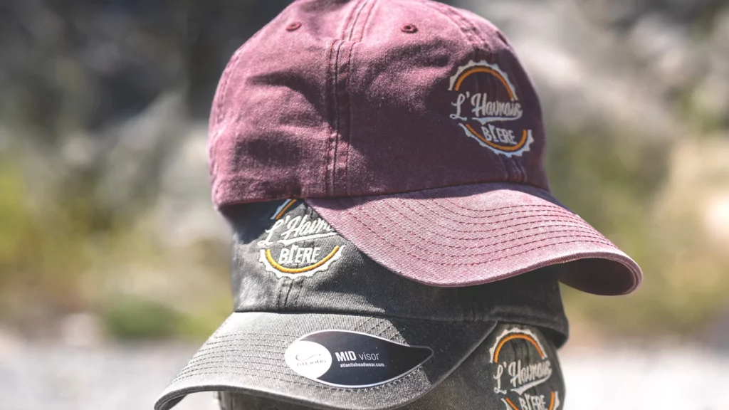 Casquettes personnalisées pour l'été au bureau