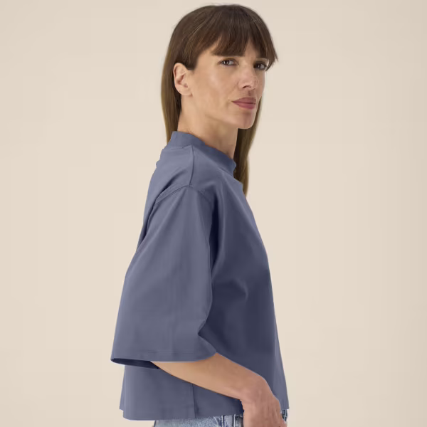 Crop top Stella Raya en coton recyclé en couleur Blue Grey de la palette de couleur ss26